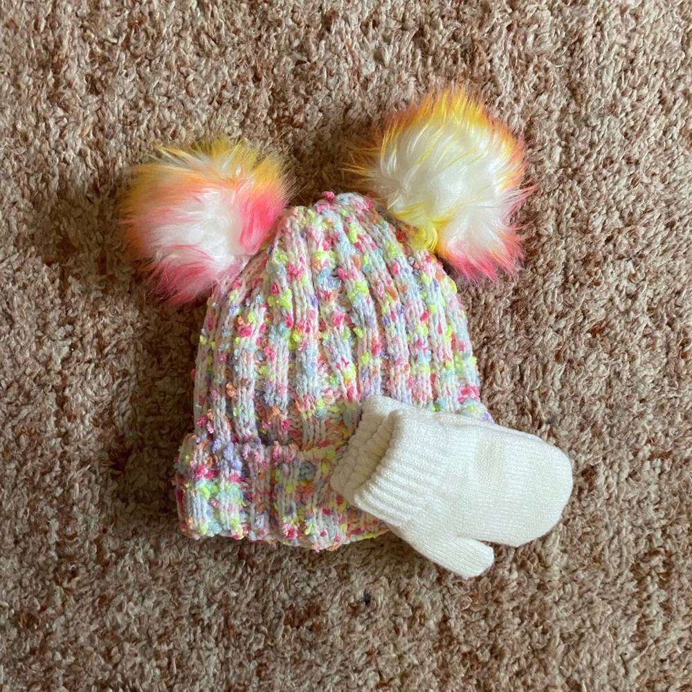 NWT children’s place hat & mittens set 2t/3t